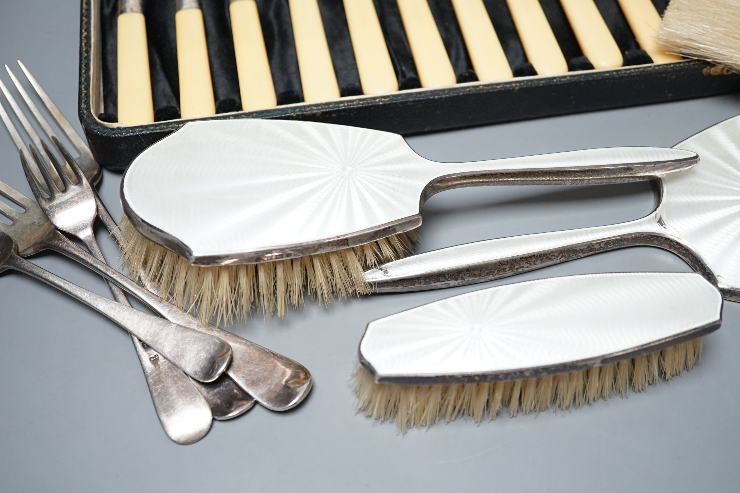 A mixed collection of sundry English silver to include unboxed flatware, a cased set silver teaspoons with tongs, further boxed cutlery including plated a four piece silver and enamel mounted glass dressing table set (en